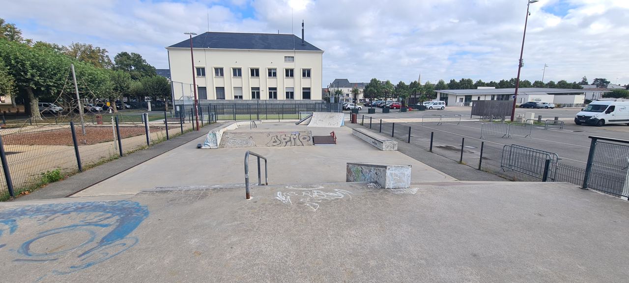 Fontenay-le-Comte skatepark — photo 1