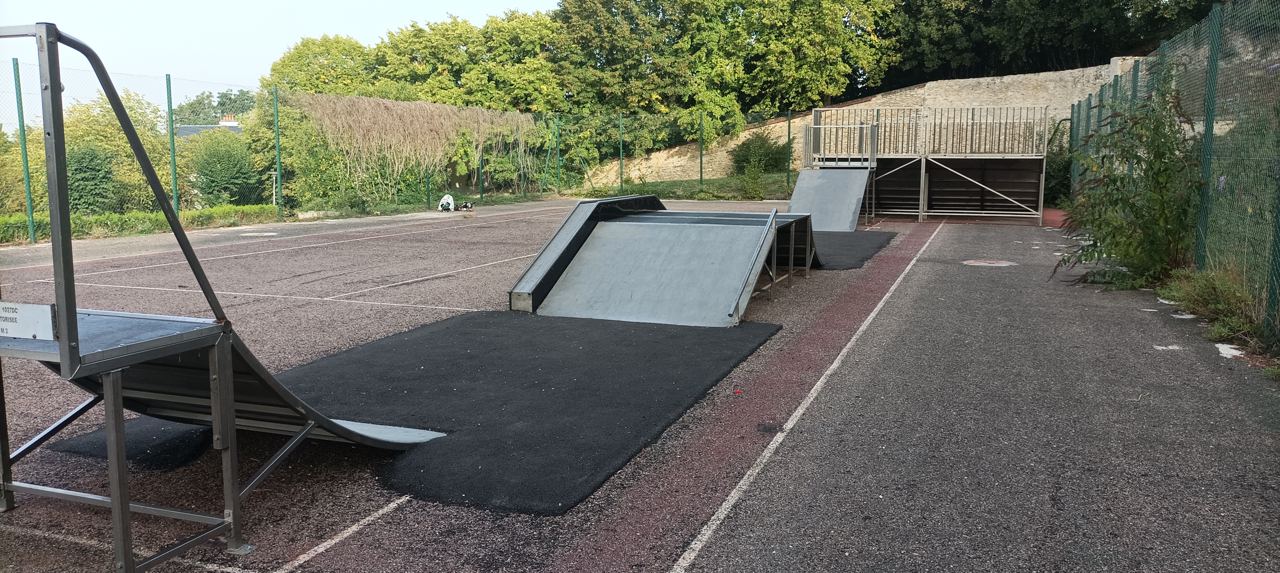 Triel-sur-Seine skatepark — photo 1