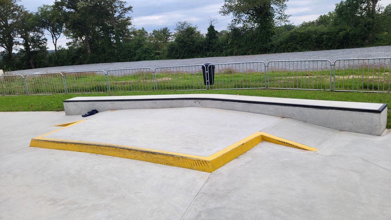 Skatepark Saint Sulpicehttps:/ — photo 1