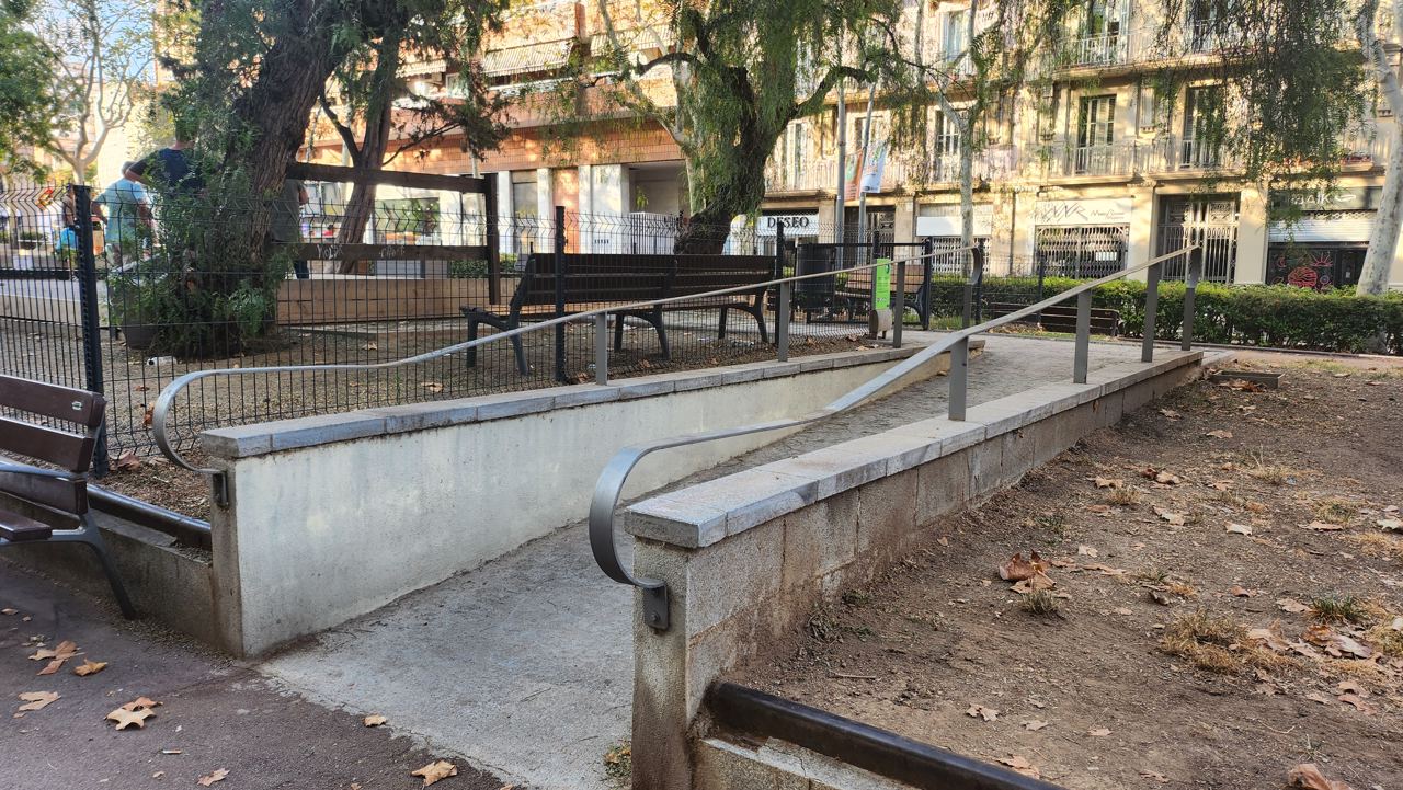 Handrail Passeig De Sant Joan — photo 1