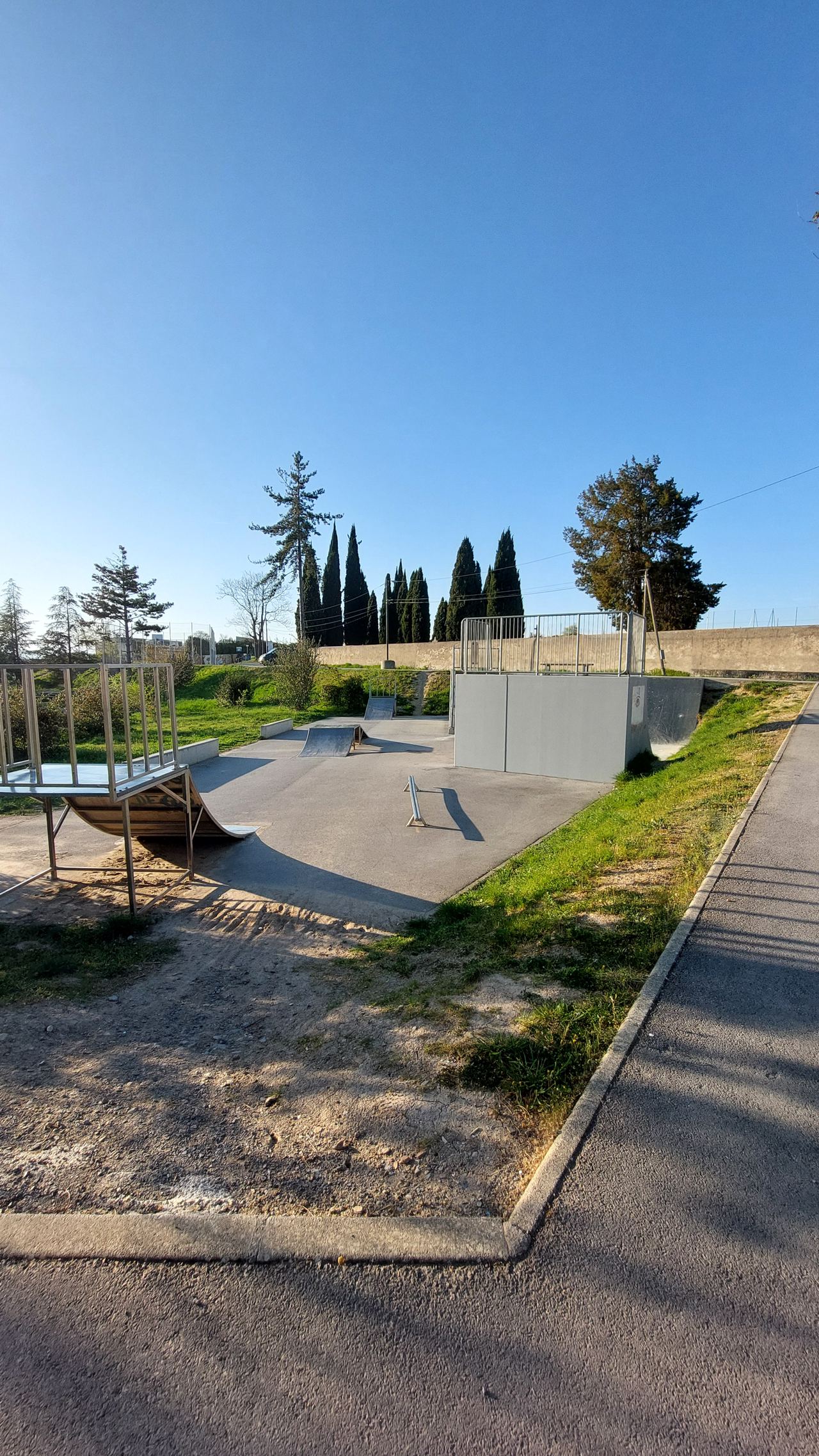 Skatepark de Villeneuve de ber — photo 1