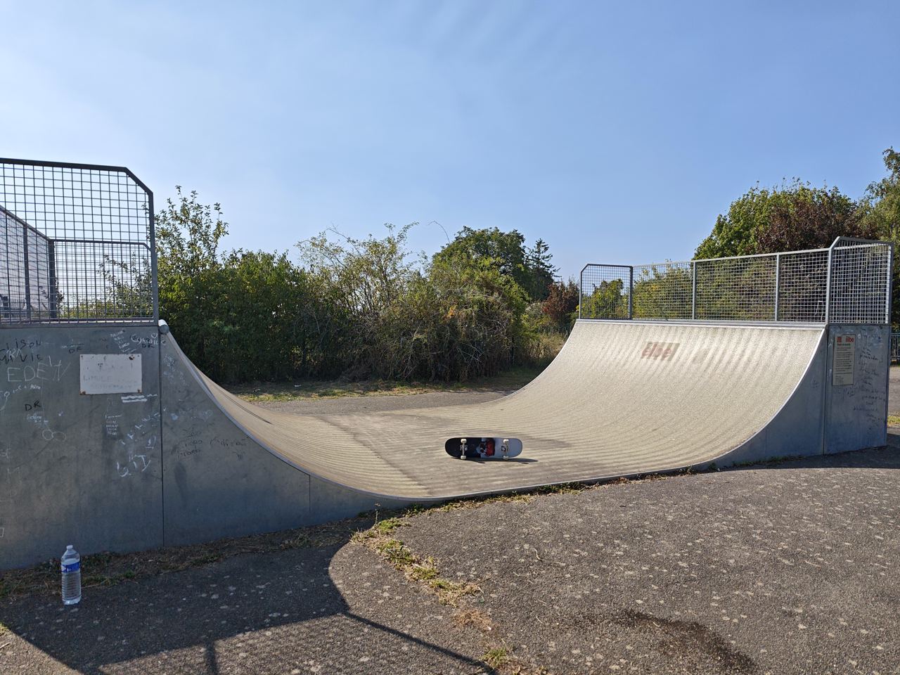 Bazoches-les-Gall.. skatepark — photo 1