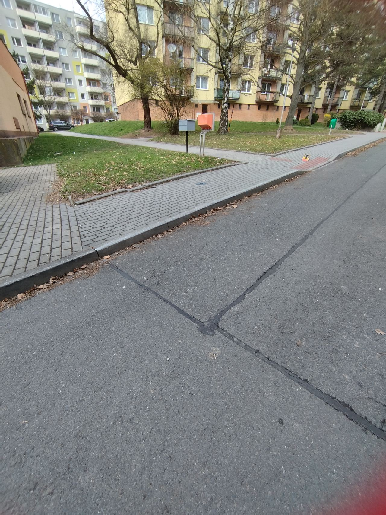curb — photo 1