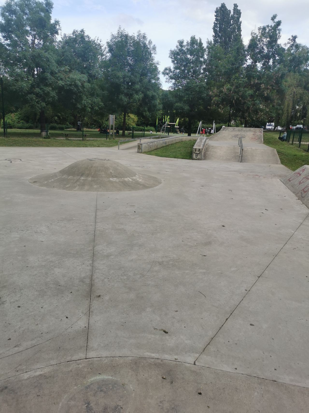 Saint-Chéron skatepark — photo 1